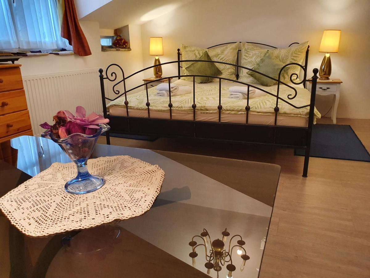 Karmelita Boutique Apartman โชพรอน ภายนอก รูปภาพ