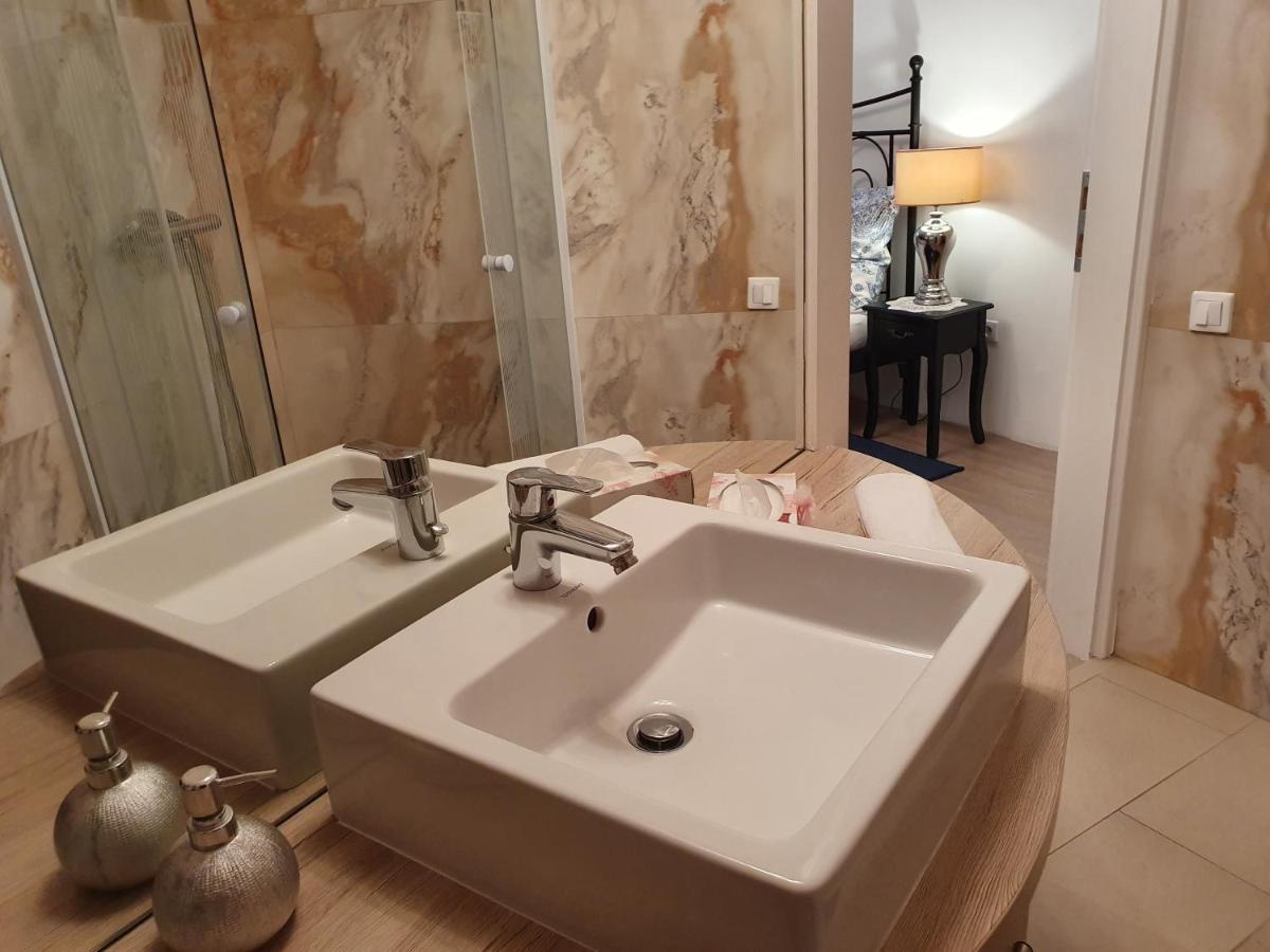 Karmelita Boutique Apartman โชพรอน ภายนอก รูปภาพ