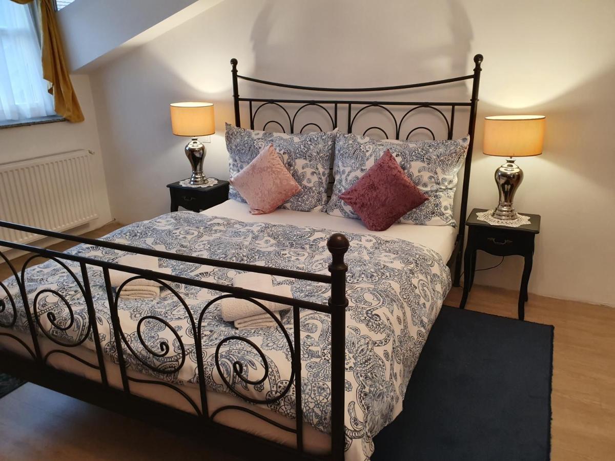Karmelita Boutique Apartman โชพรอน ภายนอก รูปภาพ