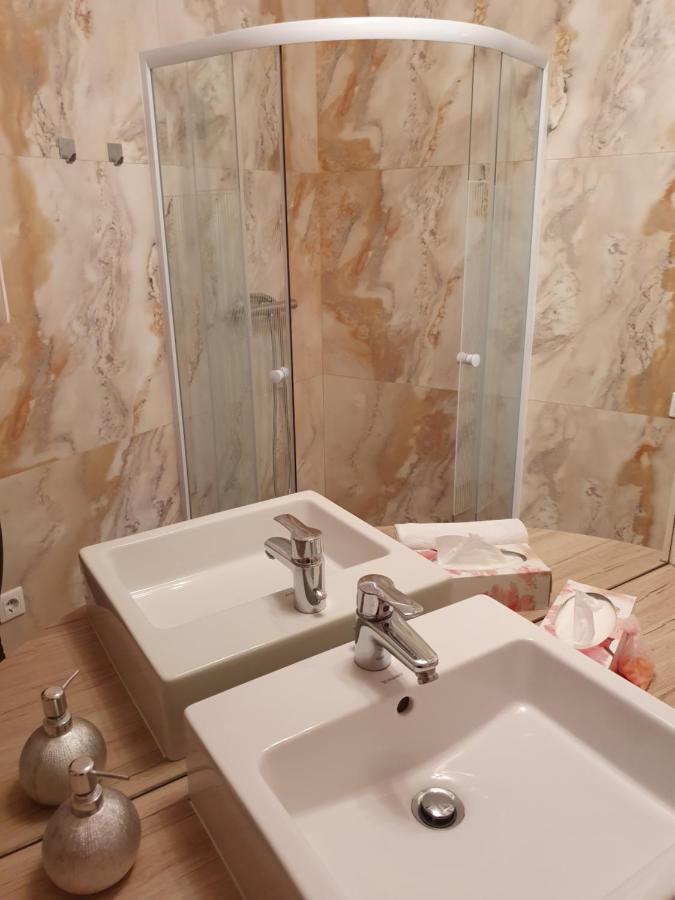 Karmelita Boutique Apartman โชพรอน ภายนอก รูปภาพ