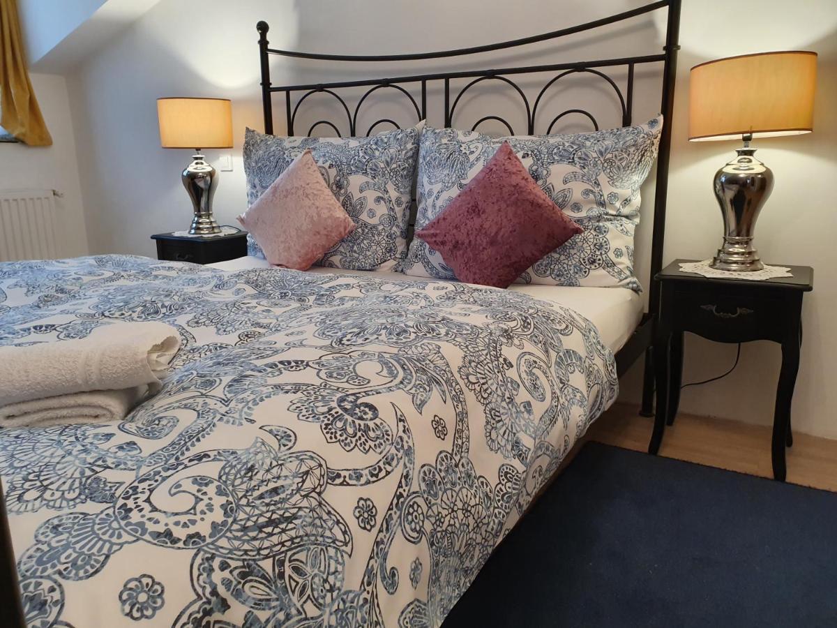Karmelita Boutique Apartman โชพรอน ภายนอก รูปภาพ